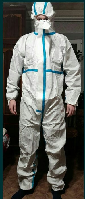 Защитный комбинезон с распиратором и очками