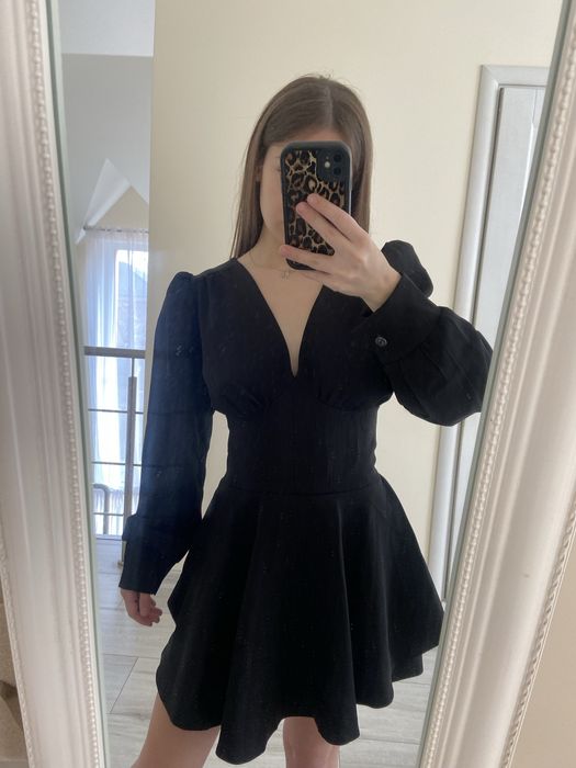чорне плаття з імітацією корсету