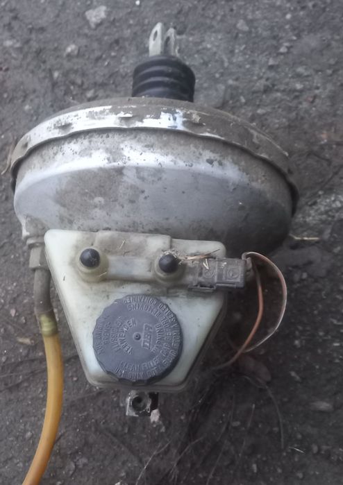 Вакуумный с тормозним циліндром мерседес  190