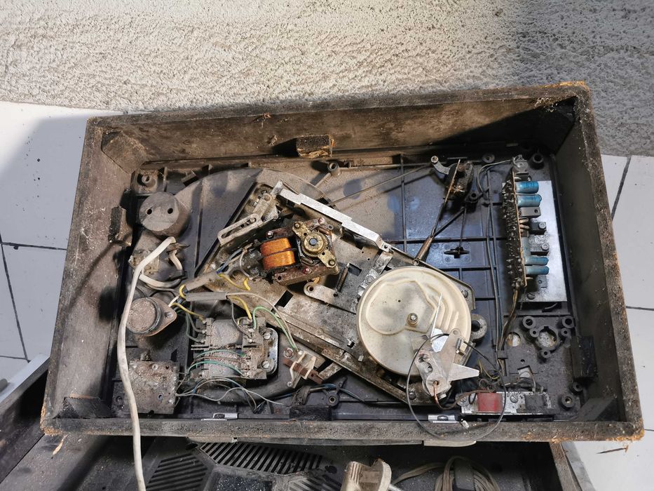Gira-discos Philips 328 em mau estado
