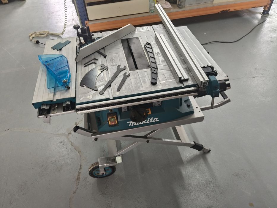 Piła  MAKITA MLT 100.