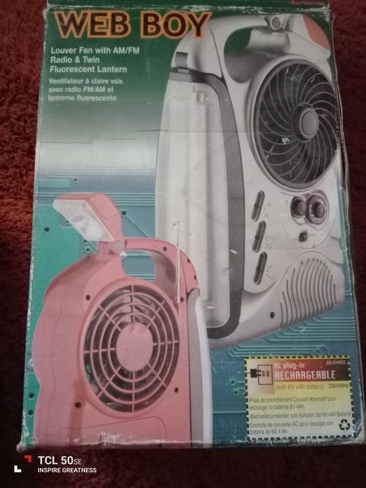 Aparelho antigo com rádio/ lanterna fluorescente/ ventilador .