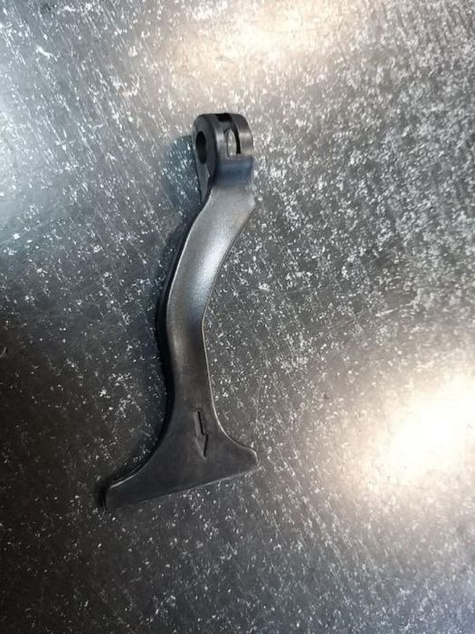 Uchwyt otwierania pokrywy silnika (czarny) MERCEDES E T-MODEL (S210), E (W210) 06.95-03.03