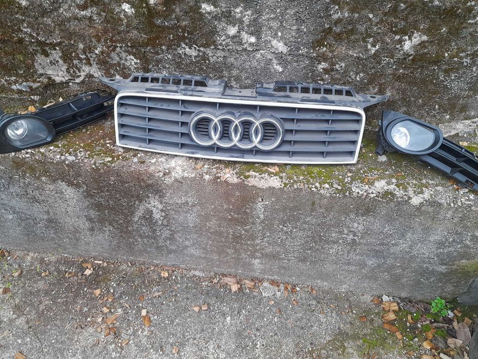 Grelha audi farois nevoeiro