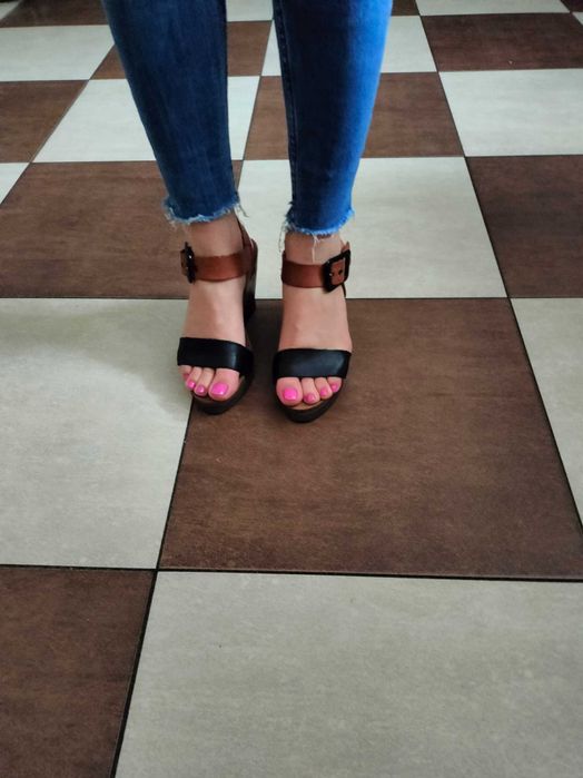 Buty na koturnie ze skóry naturalnej