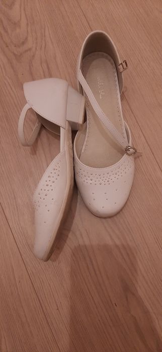 Eleganckie buty na małym obcasie