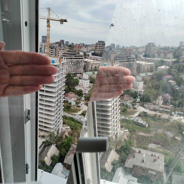 Миття вікон, прибирання