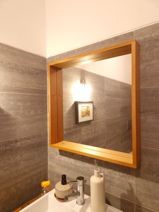 Espelho com moldura de madeira64750809325570121