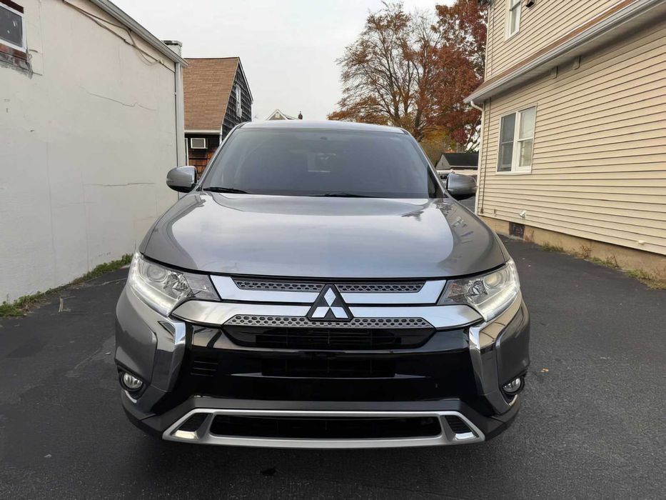 Mitsubishi Outlander      2019