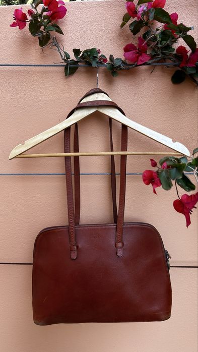 Bolsa/Mala Furla vermelha em couro, com bolsos frontais