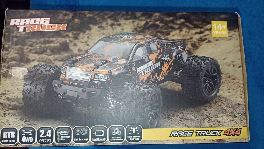 Машинка на радіо керуванні