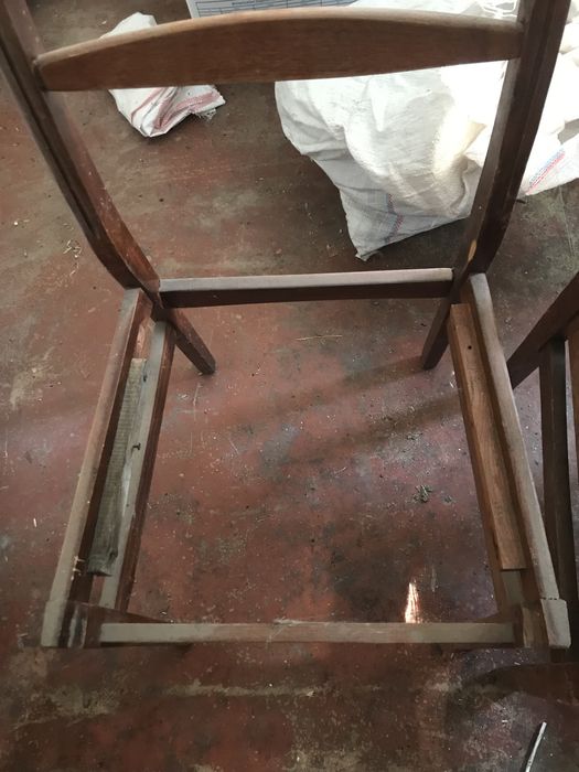 Продаются стулья.