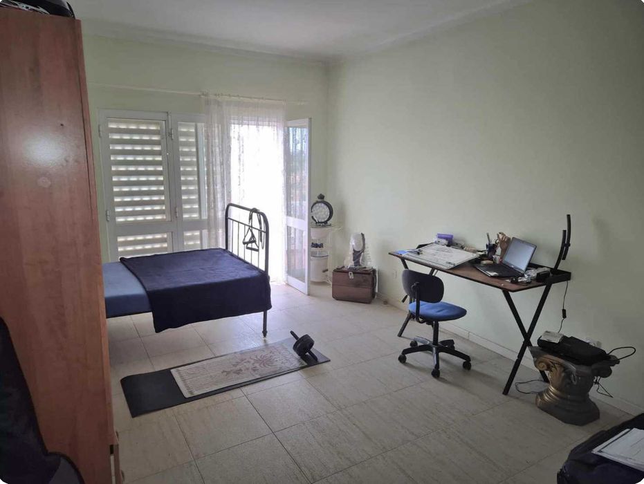 A venda. Vivenda em banda V3 Gambelas.