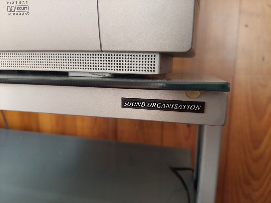 TV Philips (modelo 32PW8807/12) + Móvel incluído