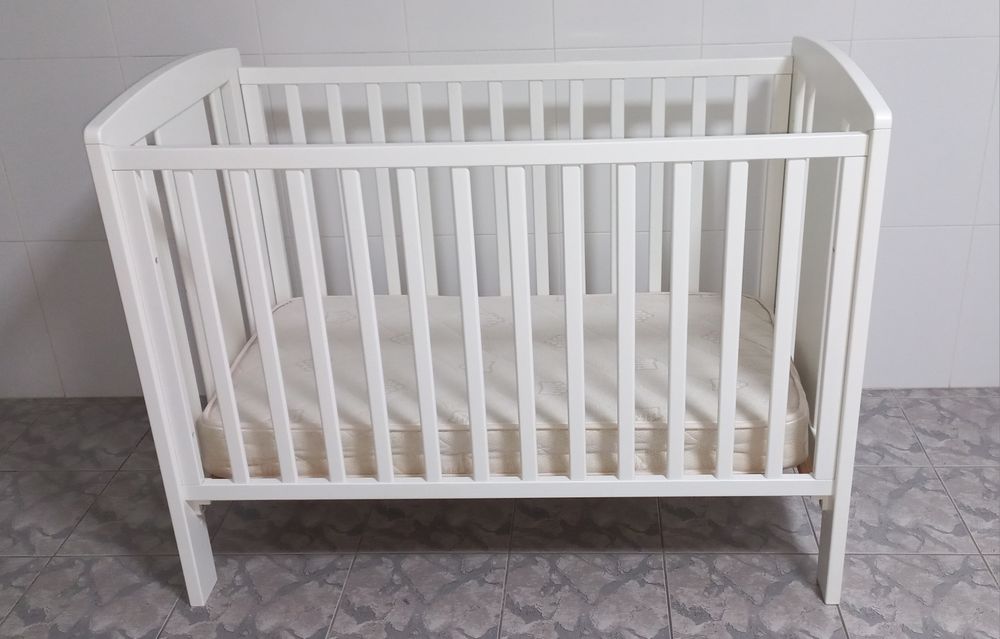 Berço com colchão