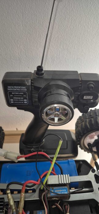 Samochód zdalnie sterowany RC Maverick off road jak na foto.