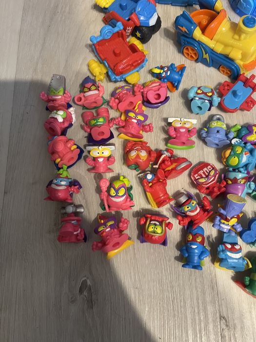 Duży zestaw superzings figurki pojazdy skarbiec