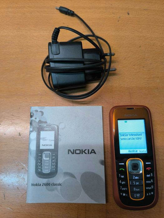 telemóvel com bateria  a funcionar