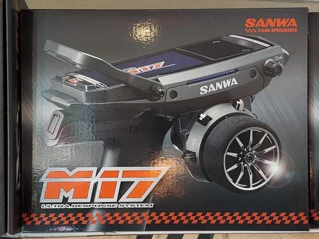 Rádio SANWA M17 2.4GHz FH5 + RX-493i