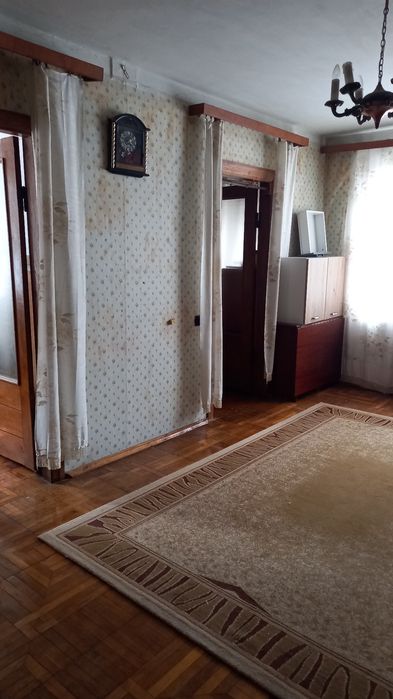 4х кімнатна на Космонавтів