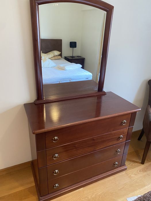 Conjunto 1 cómoda e 2 mesas de cabeceira