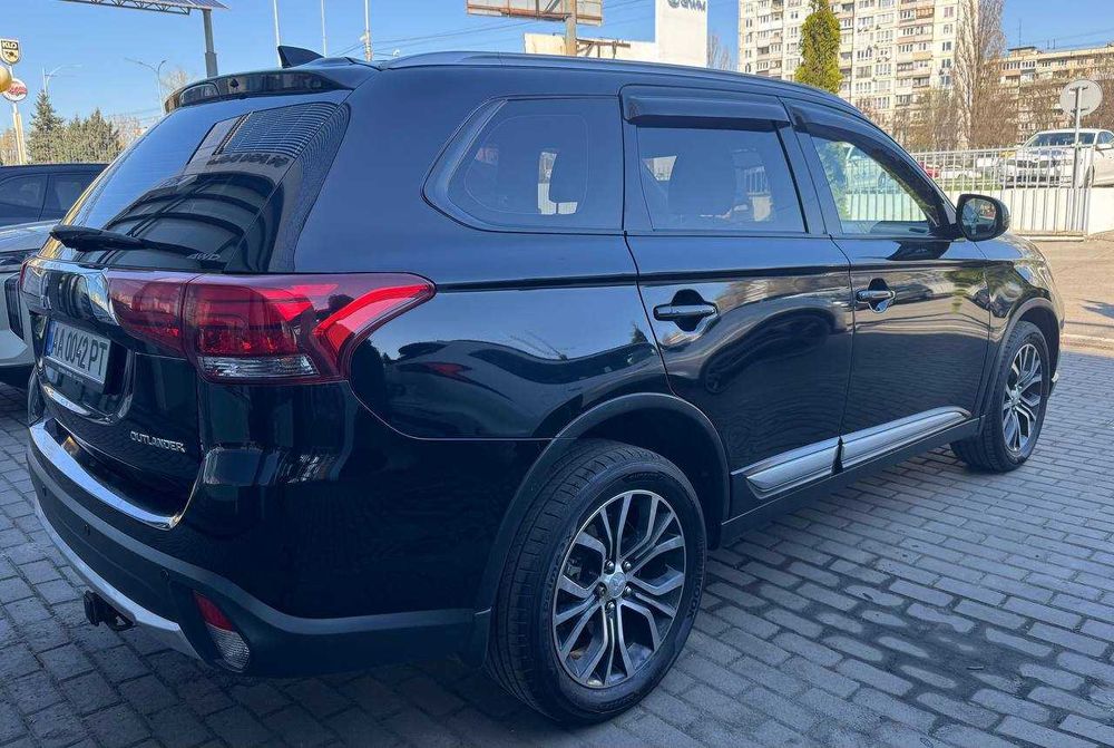 Mitsubishi Outlander 2017 Офіціал
