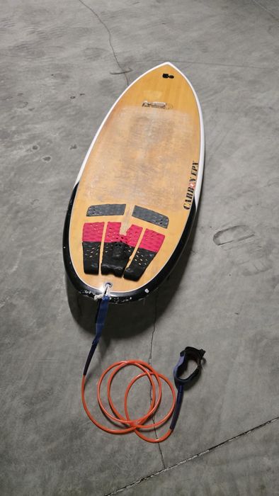 Surf baord 6:0, 47L, leash, fins
