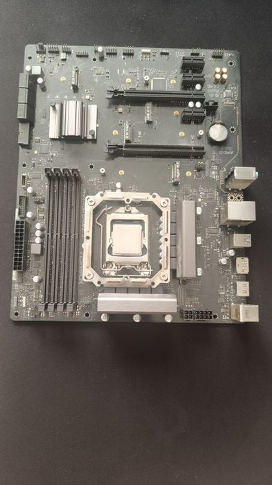 Płyta główna H570 Phantom gaming 4 wraz z procesorem Intel core i7 10700F