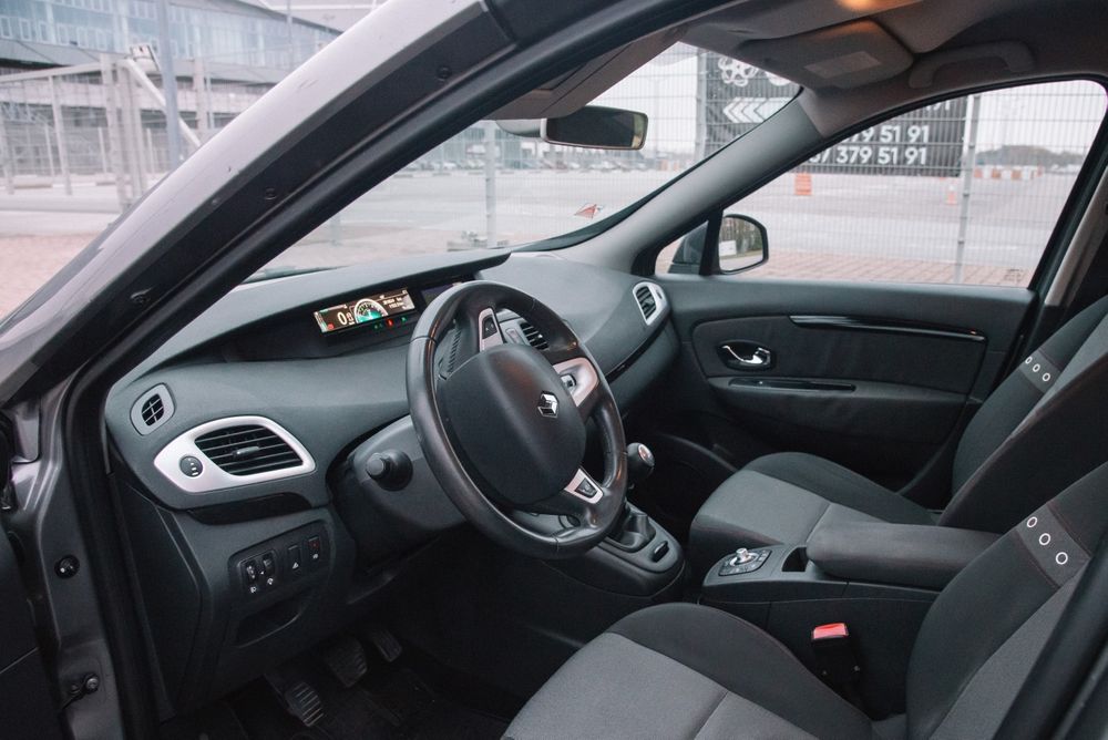 Продам Renault Grand Scenic 2012.