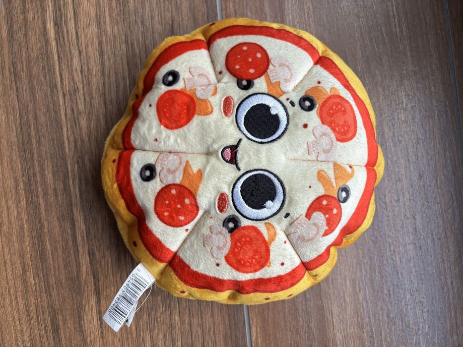 Maskotka Biedronka pizza Paola
