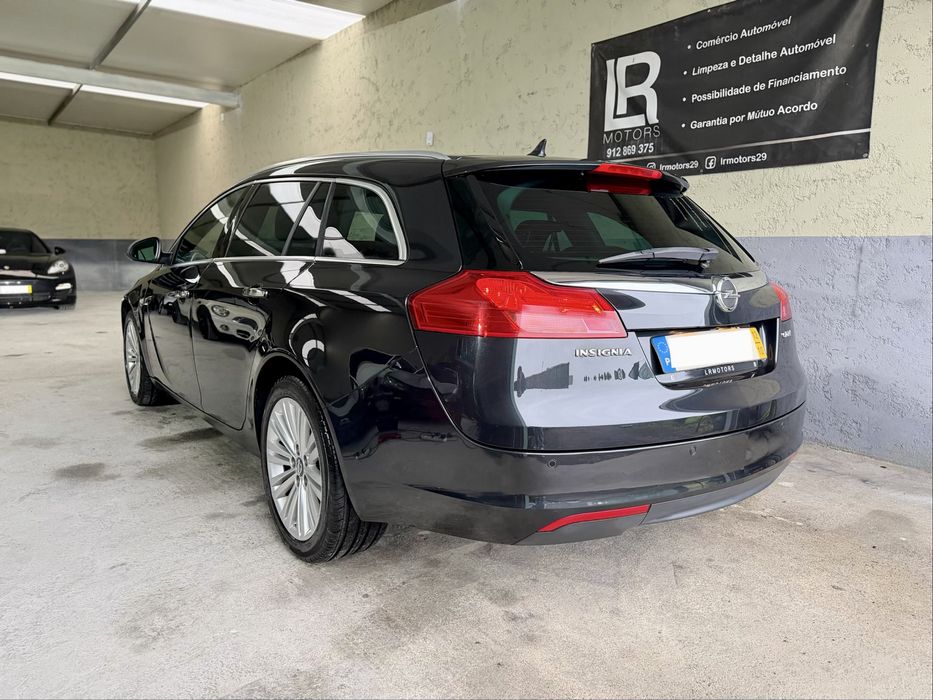 Opel Insignia Sports Tourer 2.0 CDTI 160cv Cosmo - Desde 105€ Mês