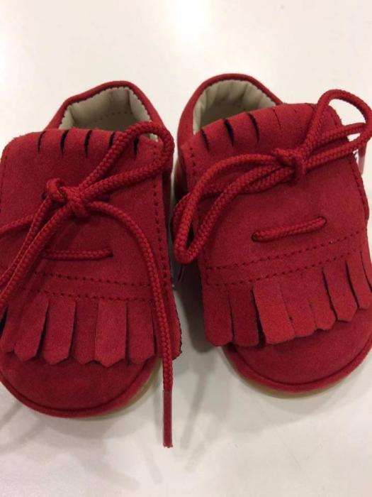 Sapatos de bebe com sola