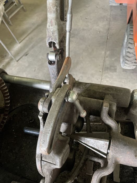 Rosqueadora RIDGID 535 completa a funcionar – Profissional