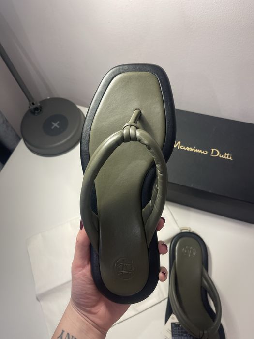 Шльопанці Massimo Dutti