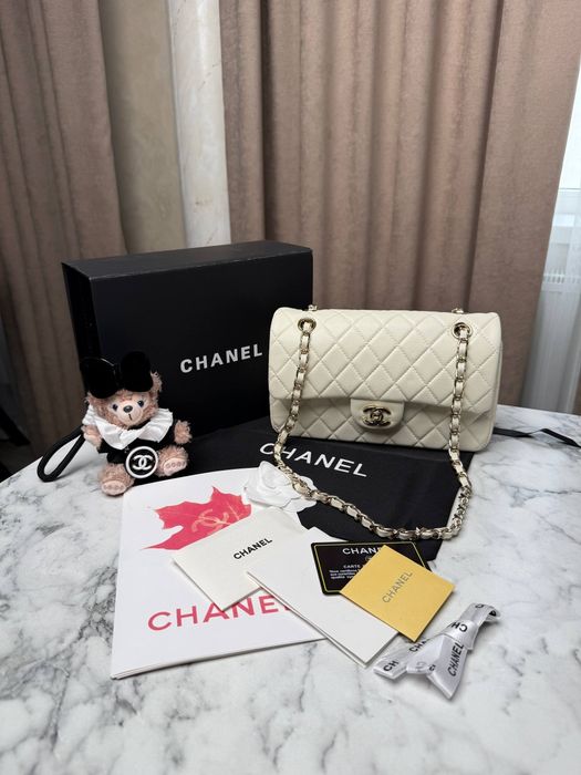 НОВА! Chanel Classic 23 Flap Caviar Leather Ivory with Silver Hardware