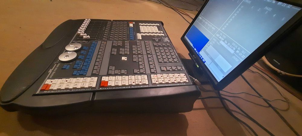 Avolites Azure 2004 Shadow - Mesa Luzes Profissional DMX64551667323011123