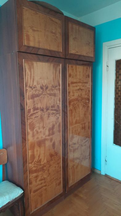 Продам шкаф двох дверний з антресолями