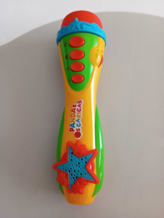 Microfone panda e os caricas