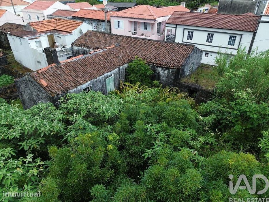 Casa tradicional T3 em Ribeiras de 207,00 m2