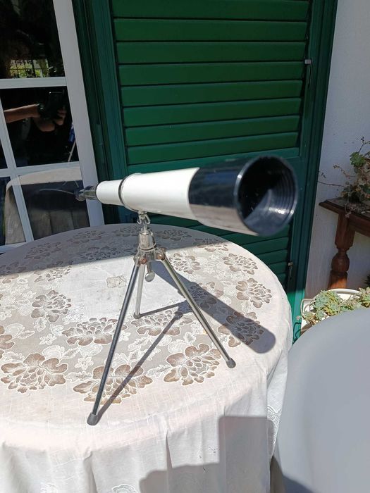 Telescópio Branco Vintage