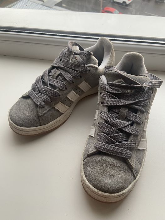 Кросівки універсальні.