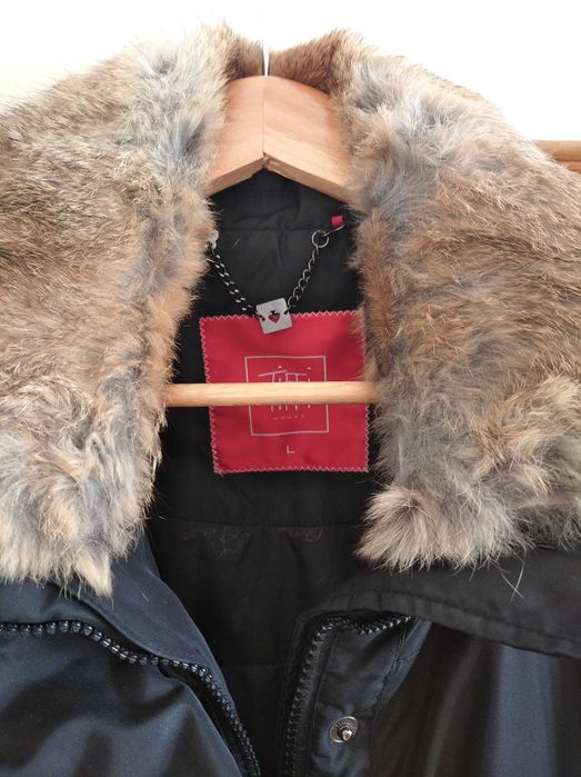 Damska kurtka z paskiem