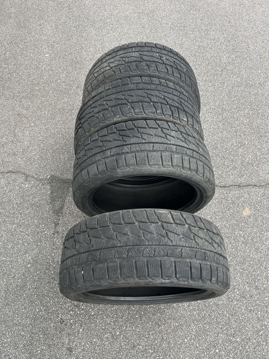 Зимові шини . 225 /40 R18