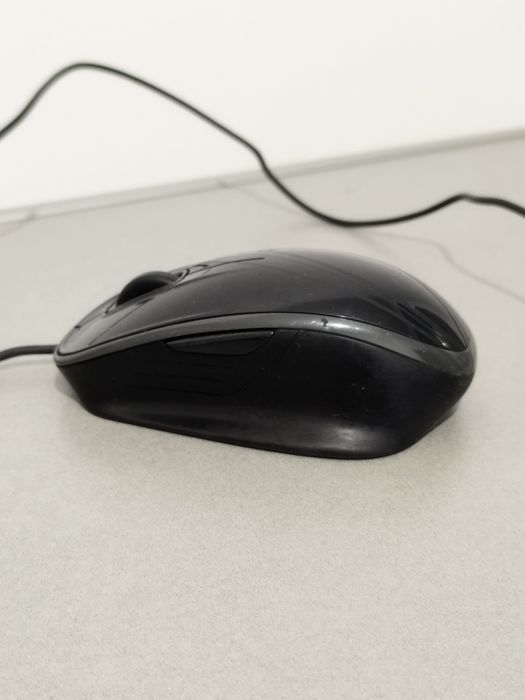 Vendo rato HP com fio e botões laterais