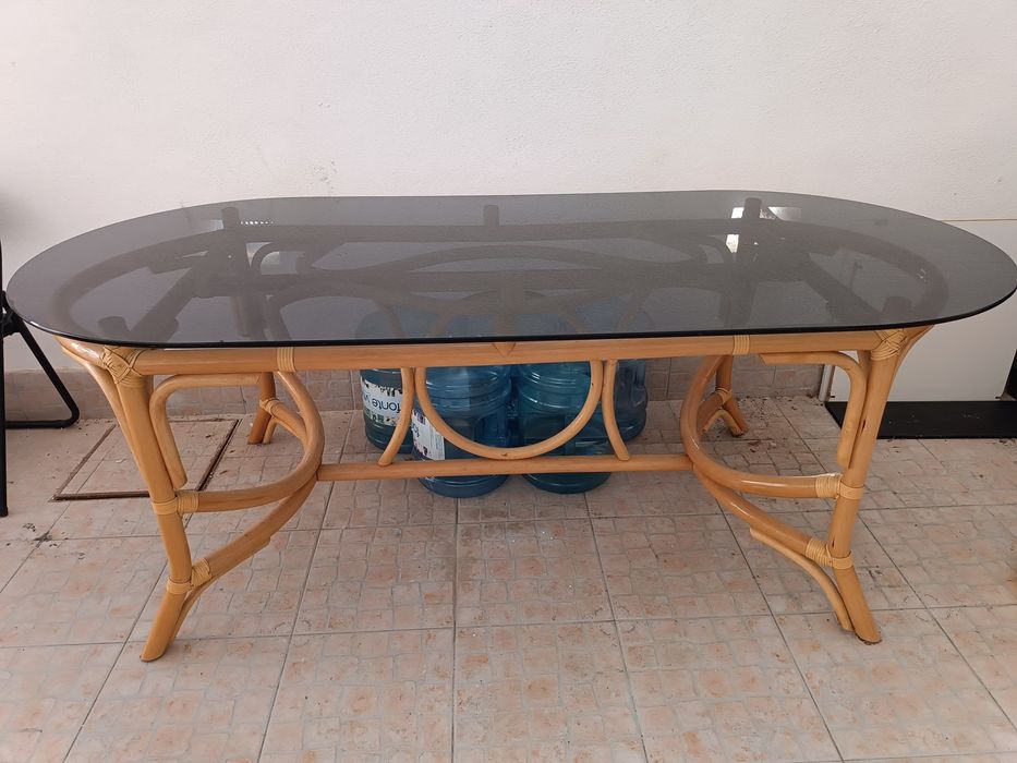Mesa em bambu com tampo em vidro
