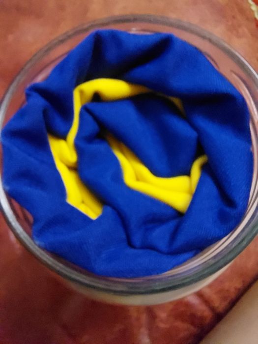 Прапор Перемоги України в банці