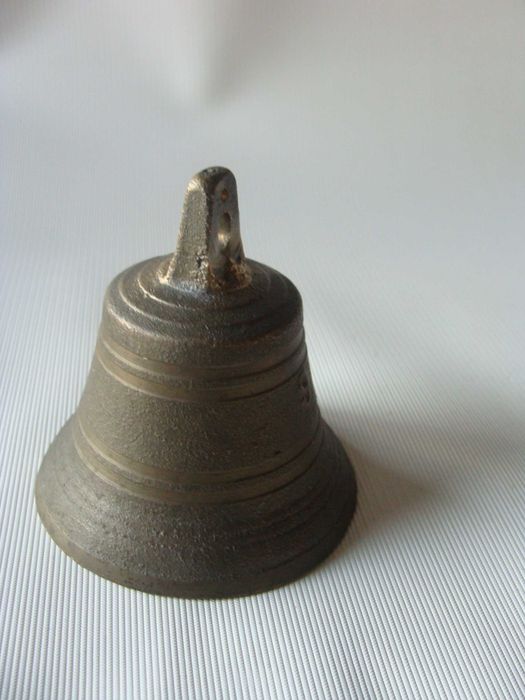 Przedwojenny mosiężny dzwonek.nr.9