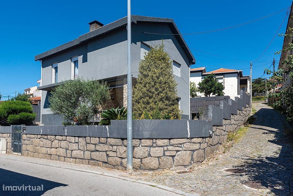 Moradia T5 para venda
