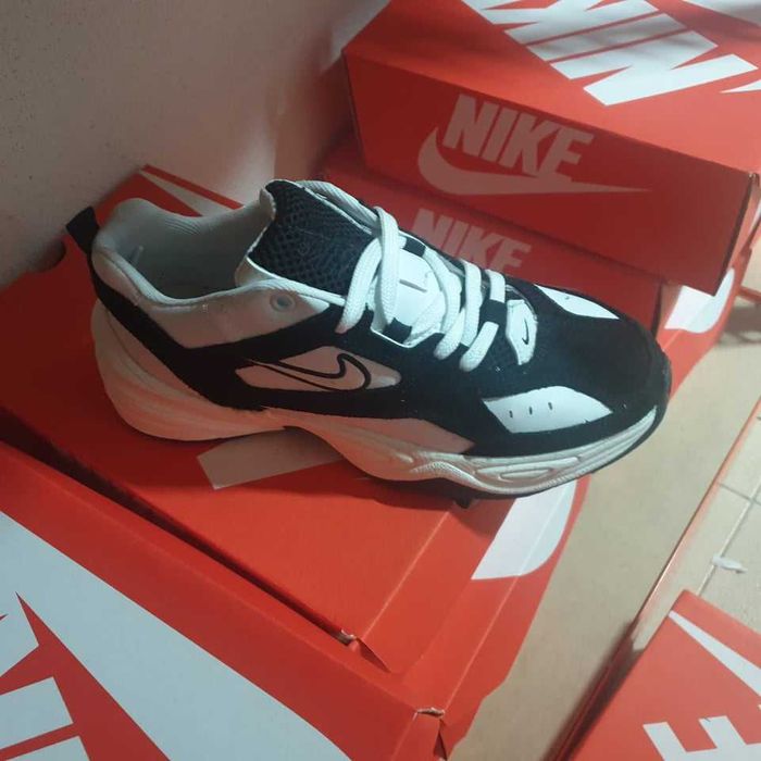 Sapatilhas de desporto de várias marcas