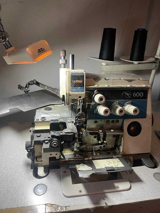 Overlock przemysłowy Brother 600